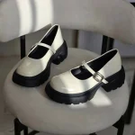کفش پینترستی زنانه ورنی سفید با لژ مشکی